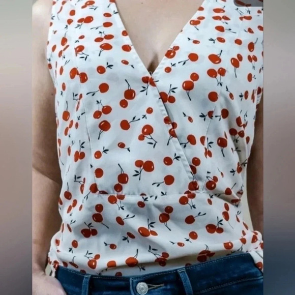 Rose & Olive Cherry Patterned V-Neck Blouse - White and Red size Large - Picture 3 of 11